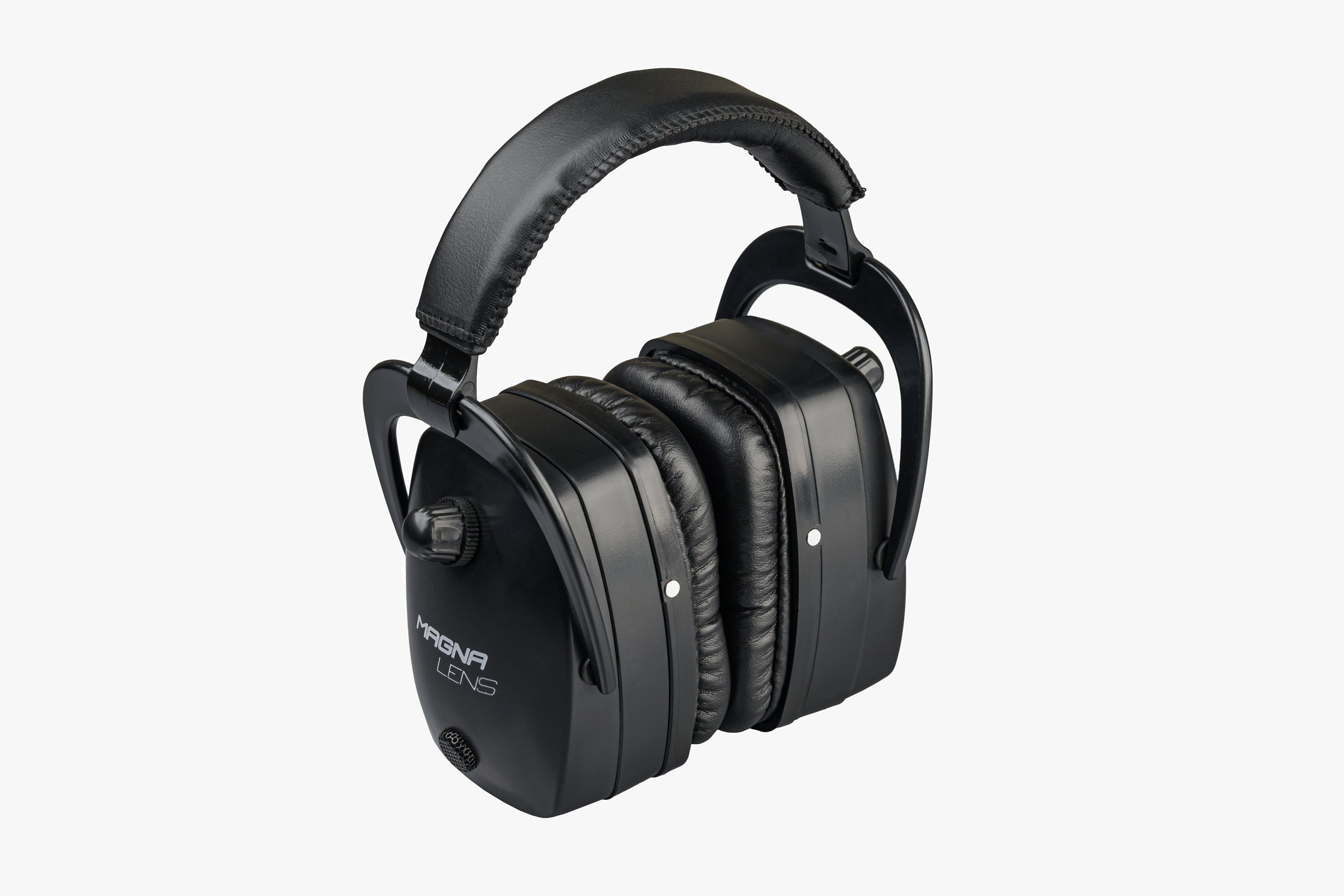 Full size earmuffs with magnets